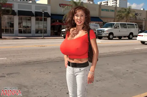 Minka: Korean MILF Spreads Her Legs Outdoors in Boots – photo 12 of 16