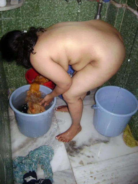 Curvy Indian MILF Poses Nude in the Bathroom – photo 4 of 10
