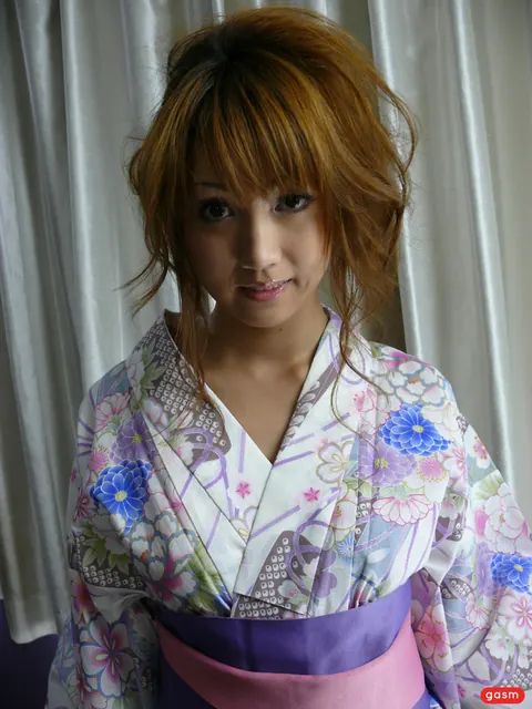 Yuki Mizuho: Japanese Redhead in a Uniform Skirt Poses for the Camera – photo 3 of 15