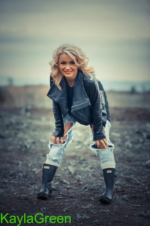 Kayla Green: Tall Russian MILF Poses Outdoors in Boots – photo 3 of 13
