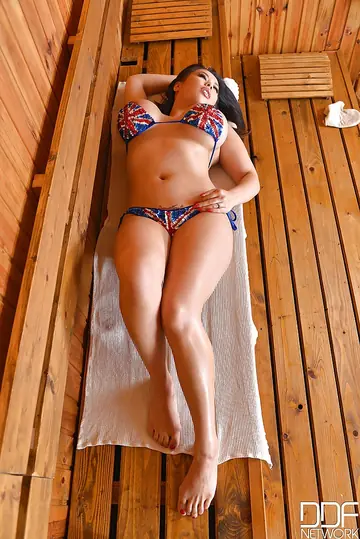 Tigerr Benson – Busty Asian MILF Fingers Herself in a Bikini