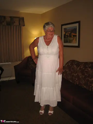 BBW in Stockings and Glasses Lets Her Boobs Loose