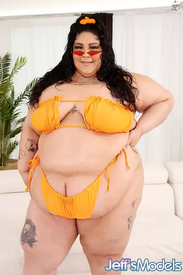 Crystal Blue – Ebony BBW Strips Out of Her Bikini to Show Off Her Body