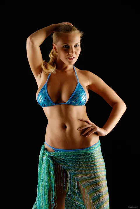 Thick Blonde Poses in a Bikini, Panties and Heels – photo 2 of 21