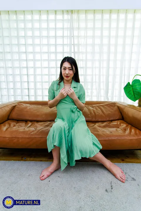 Megumi Satuki: Japanese MILF Undresses and Opens Her Legs on a Sofa – photo 3 of 20
