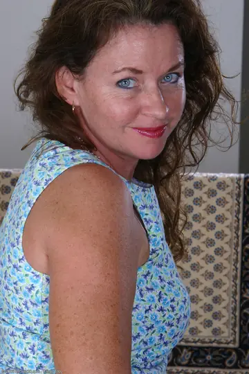 Curvy MILF Strips Off Her Lingerie and Opens Her Trimmed Pussy