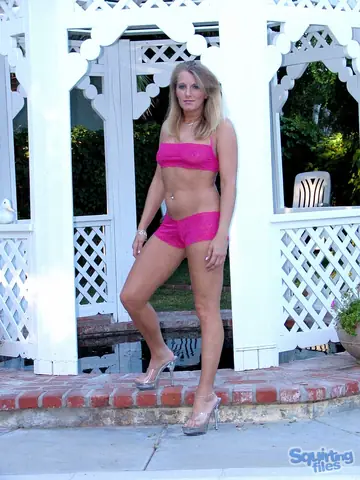 Porscha Ride – Curvy Blonde MILF Strips Outdoors for a Blowjob and a Facial