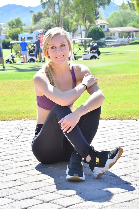 Jenni Jordan: Slim Blonde Poses Outdoors in Yoga Pants – photo 7 of 21