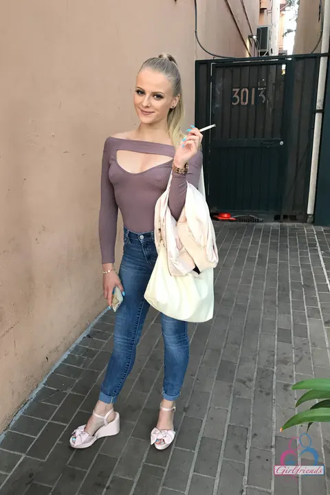 Paris White: Petite Blonde in Lingerie and Glasses Spreads Her Trimmed Pussy in a Car – photo 16 of 21