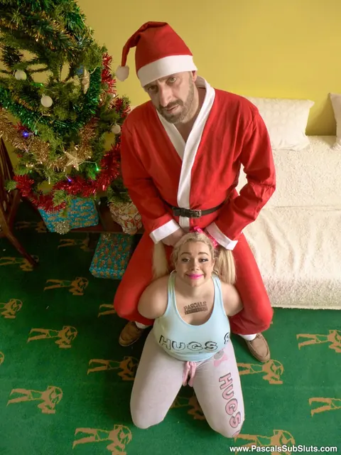 Saskia Squirts: British Blonde BBW Strips, Masturbates and Squirts for Christmas – photo 3 of 16