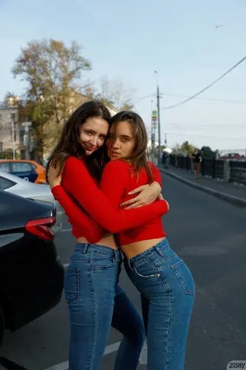 Disha Yudina – Two Russian Brunettes Kiss and Finger in Jeans Outdoors