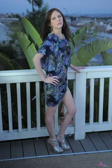 Tyla Tione – Petite Brunette in Heels Bares All and Spreads Her Ass on the Balcony