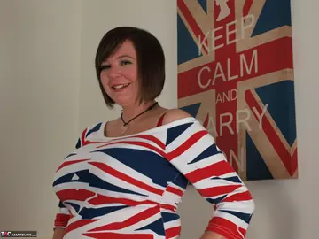 Roxy Anderson – Chubby Brunette MILF Strips in Red Heels