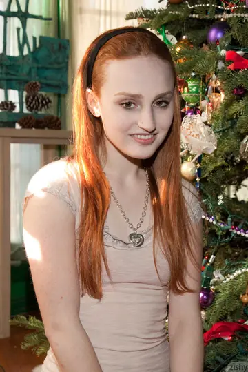 Sarah Rupe – Petite Redhead Strips Out of Her Jeans to Lingerie