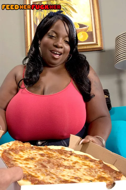 Diamond Knights: Thick Ebony Brunette Sucks and Fucks Pizza Guy – photo 3 of 17