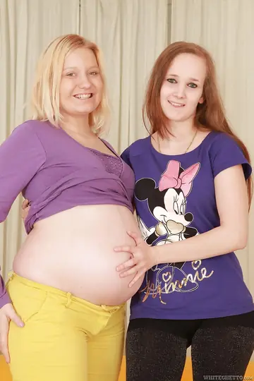 Jessica Hard – Pregnant Blonde BBW and Hairy Friend Share a Dildo and Lick Each Other