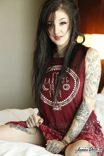 Kelsi Lynn – Pale Tattooed Brunette Pulls Panties Aside and Fingers Her Pussy
