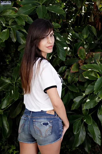 Audrey Royal – Tattooed Brunette Strips Out of Her Shorts and Spreads Outdoors