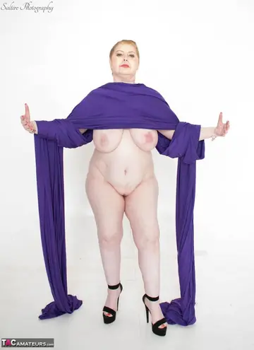 Posh Sophia – Mature British Blonde in Heels Shows Off Her Curves