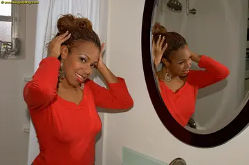 Cream Devoe – Thick Ebony Brunette Shows Her Body in the Bathroom
