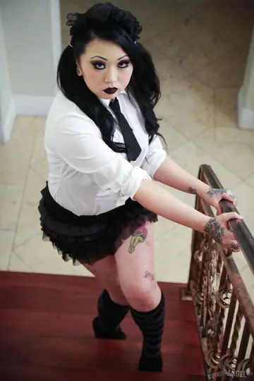 London Lanchester – Tattooed Asian BBW Kisses Her Partner Before Sex