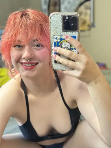 BBW Redhead Bends Over in Shorts for a Selfie
