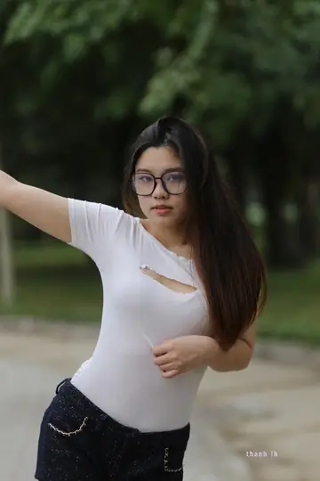 Petite Asian Brunette Strips Out of Her Tight Jeans Outdoors