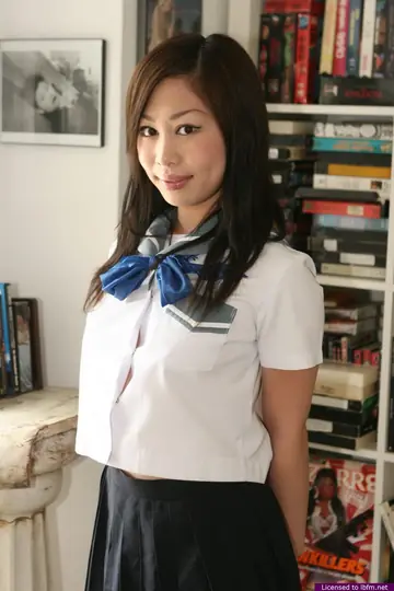 Yumi Lee – Asian MILF Reveals Her Trimmed Landing Strip in Panties
