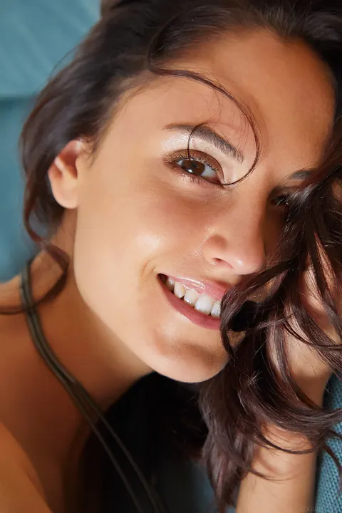 Sade Mare: Italian Brunette Strips Nude Keeping Silver Heels On – photo 15 of 20