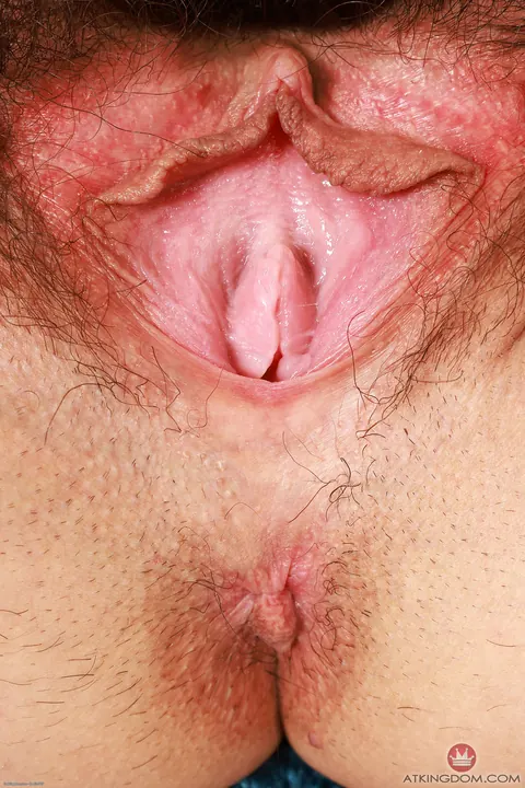 Amber Summer: Petite Latina Spreads Her Hairy Pussy – photo 13 of 21