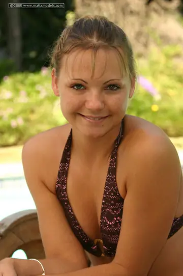 Skylynn – Brunette MILF Smokes and Strips Out of Her Bikini Outdoors