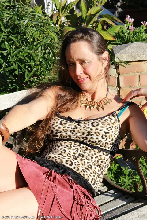 Josie Posie: British MILF Flashes Her Big Tits and Spreads Outdoors – photo 2 of 15