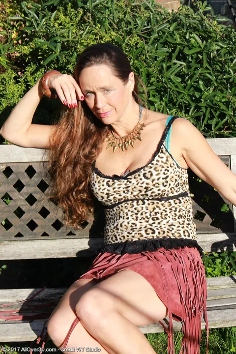 Josie Posie: British MILF Flashes Her Big Tits and Spreads Outdoors – photo 1 of 15