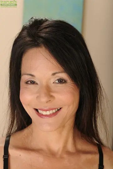 Trudy Lewis – Thick Mature Brunette in Lingerie and Skirt Fingers Her Pussy