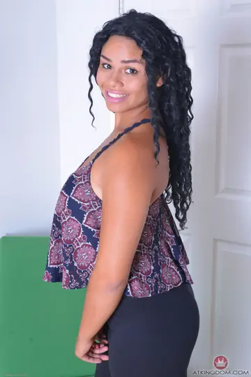 Millie Stone – Thick Ebony Brunette Spreads Her Legs in Yoga Pants