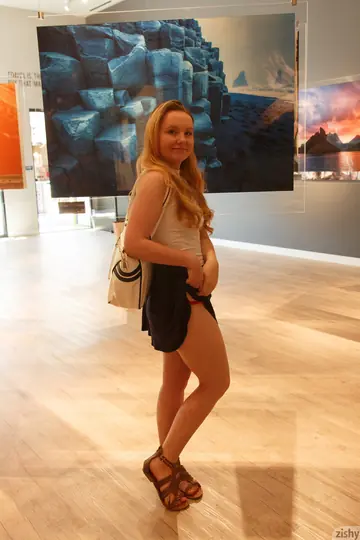 Oakley Jacobs – Curvy Blonde Flashes Her Big Ass in Panties Outdoors