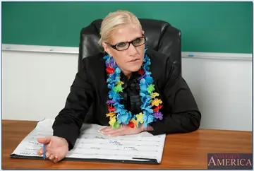 Amber Irons – Mature Blonde Teacher with Big Tits Takes a Facial and Cum in Mouth