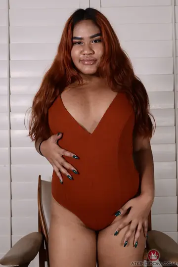 Rozey Royalty – Curvy Asian Redhead Undresses and Spreads Her Hairy Pussy