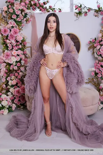 Lisa Belys – Brunette with Natural Tits Strips Out of Her Lingerie and Spreads Her Pussy