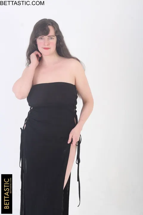 Kate Anne Cooper: BBW Brunette with Big Natural Tits Poses Fully Clothed – photo 11 of 15