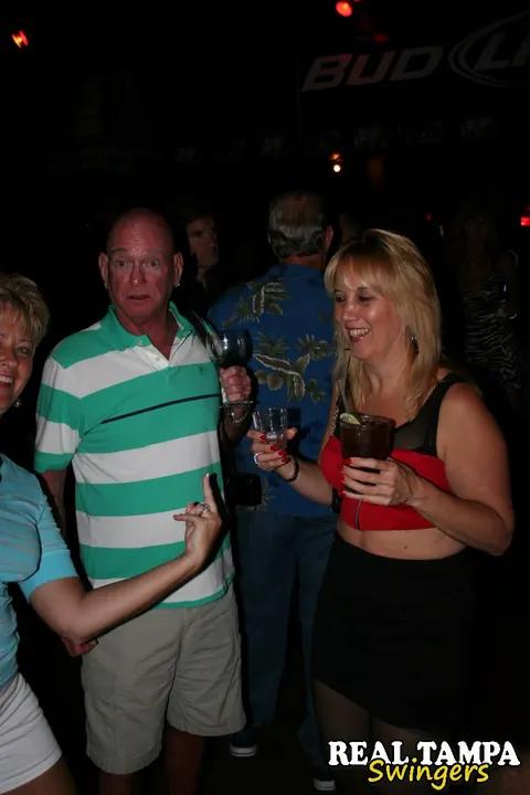 Dee Delmar & Tracy Lick: Tall Blonde MILF Joins a Wild Group Session – photo 4 of 20