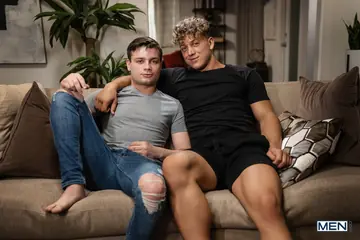 Two Men Kiss and Fuck to a Gay Cum Finish