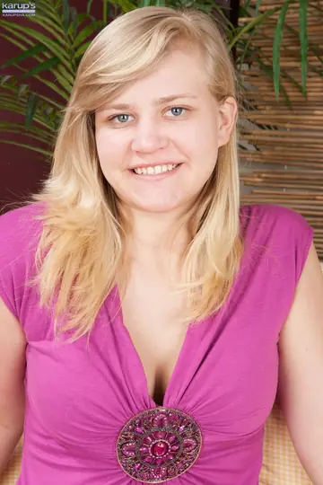 Roxy Lovette – Blonde Amateur Strips Off Her Pink Dress and Panties to Spread Her Pussy