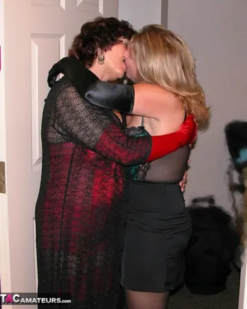 Mature BBW Lesbians in Stockings Lick and Finger on the Bed