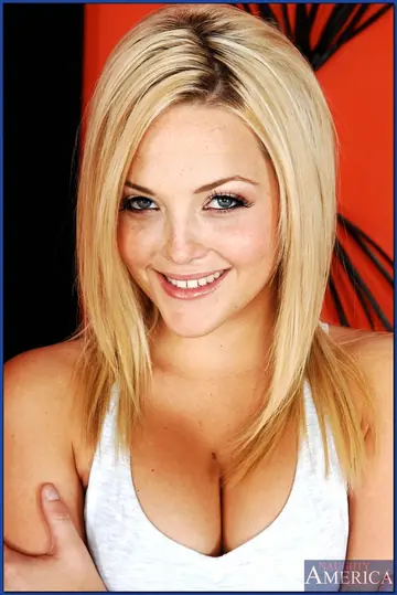 Alexis Texas – Busty Blonde MILF Sucks and Rides in a Threesome with Another Woman