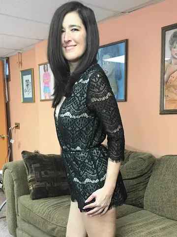 Deliah Dukes – Skinny British MILF in Panties Gives POV Blowjob and Takes Cum