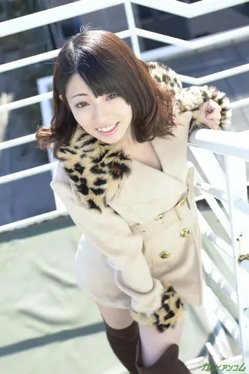 Petite Japanese Businesswoman in Boots Gets a Public Creampie