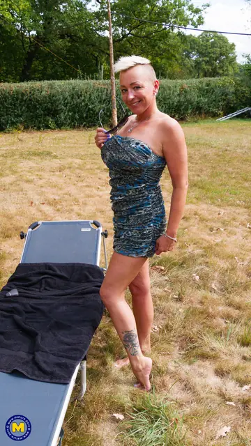 Mandy Mystery – Curvy Blonde MILF Masturbates on a Garden Chair