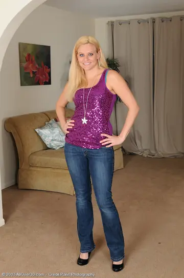 Thick Blonde MILF Peels Off Her Jeans and Lingerie to Spread