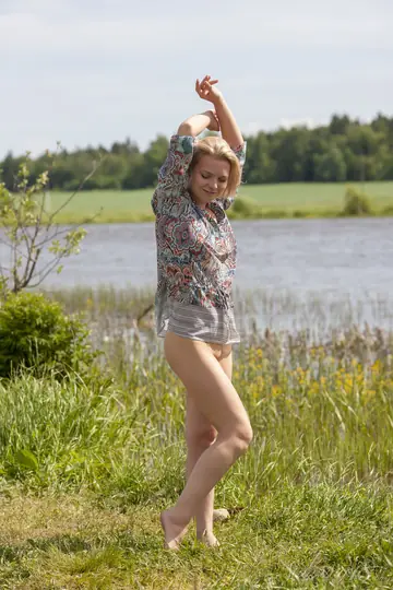 Blonde PAWG Spreads Her Shaved Pussy by the River